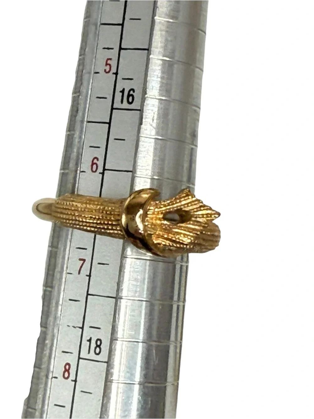 Avon vintage 70s gold tone belt ring knot with box